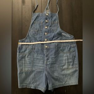 NWOT TORRID JEAN SHORT OVERALL